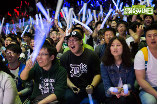 至少两名可 至少两名可